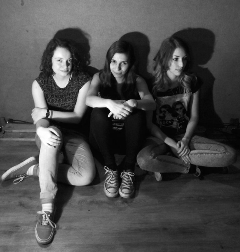 MusicMafia presents London based all-female rock band, Berries