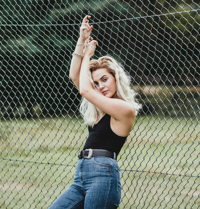 Shannon Saunders releases new single 'Rips In Your Jeans'