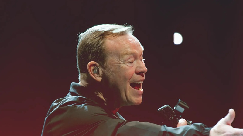 Headshot of ali campbell of ub40 singing on stage