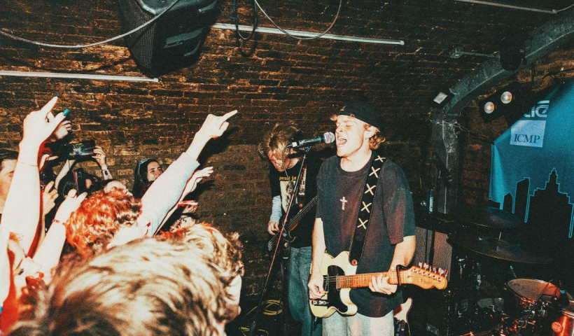 Keo playing to a packed crowd at Heebie Jeebies Liverpool