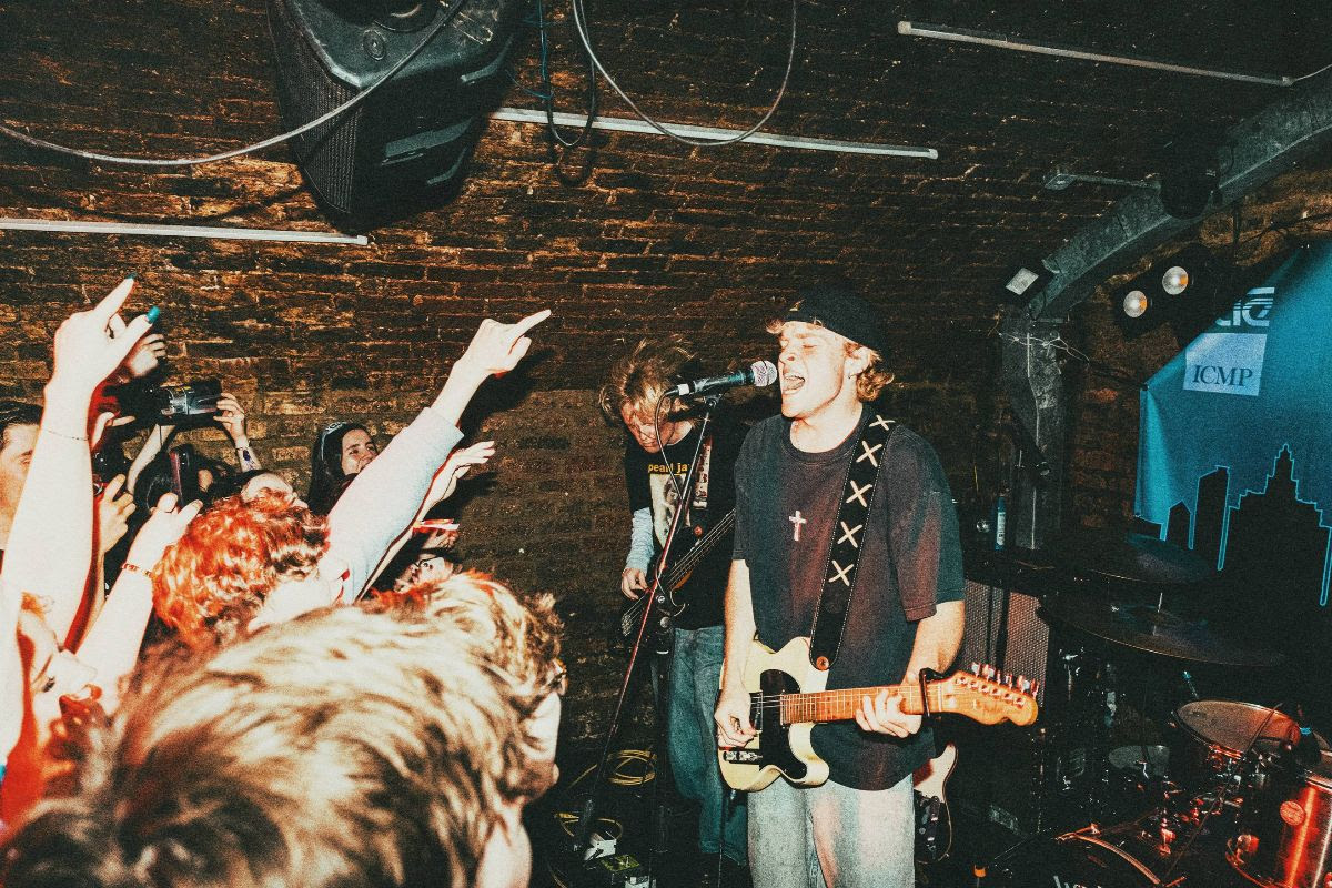 Keo playing to a packed crowd at Heebie Jeebies Liverpool